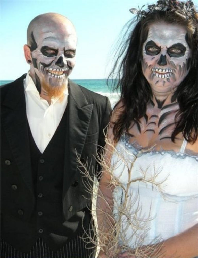Cô dâu và chú rể với tinh thần Halloween bất diệt.