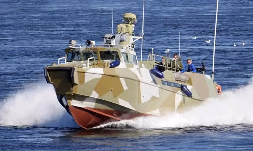 Xem tau cao toc Raptor cua Nga thao dien