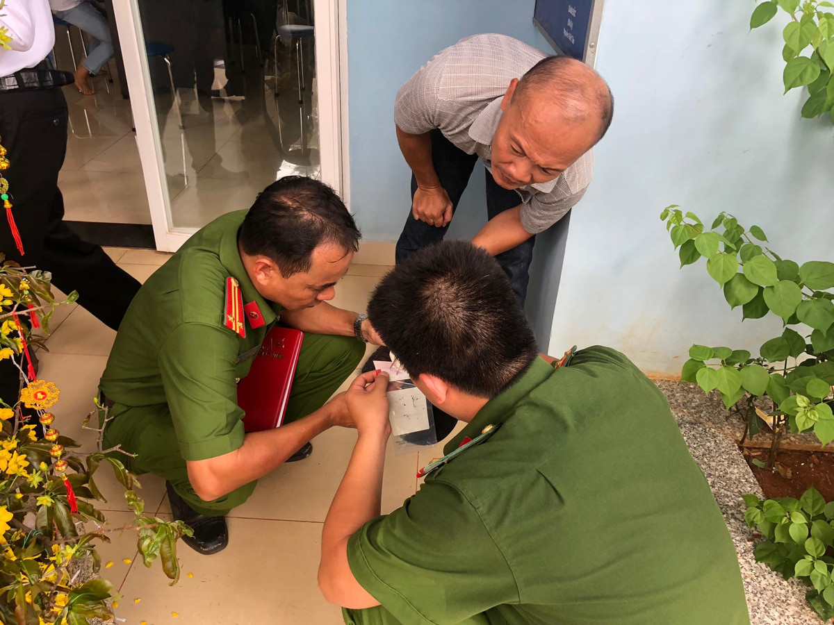 Cuop tram thu phi TPHCM - Long Thanh - Dau Giay: Nhan vien VEC E cu “chom” hon 2 ty