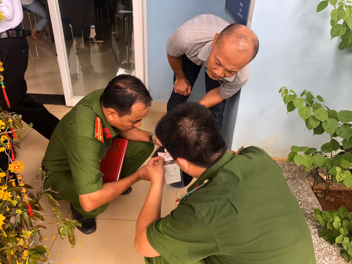 Cuop tram thu phi TPHCM - Long Thanh - Dau Giay: Nhan vien VEC E cu “chom” hon 2 ty