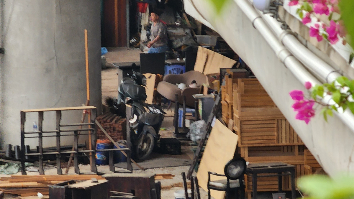 Bãi chất thải bủa vây chân cây cầu đẹp nhất tỉnh Quảng Ninh - Hình 2 Bai chat thai bua vay chan cay cau dep nhat tinh Quang Ninh-Hinh-2