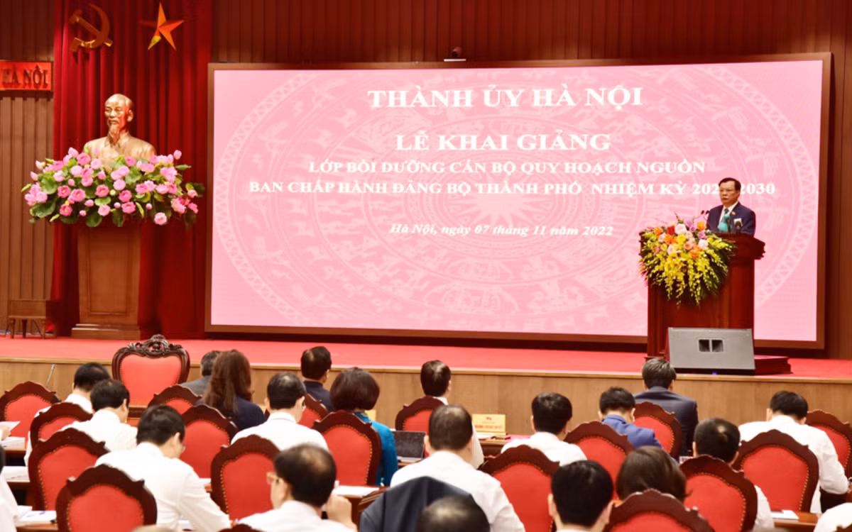 Khai giang lop boi duong can bo nguon Ban Chap hanh Dang bo TP Ha Noi