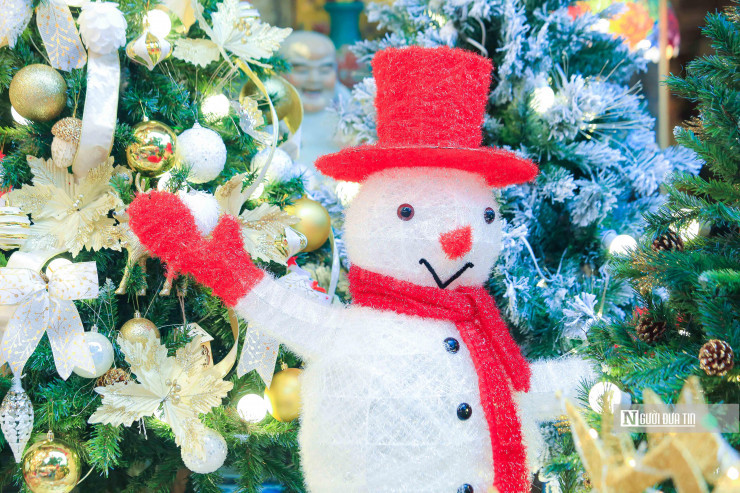 Đây cũng là thời điểm, khách hàng thường tập trung mua sắm tại các cửa hàng đại lý, có nhiều sản phẩm và đa dạng mẫu mã để trang trí.