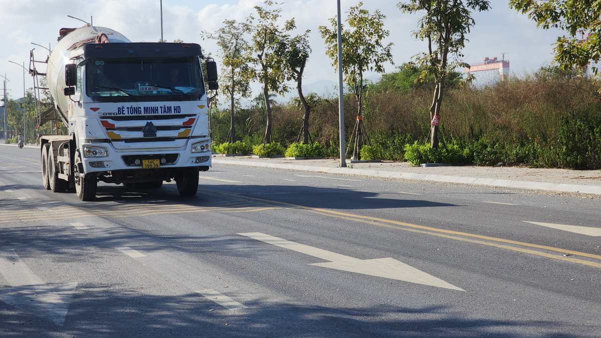 Dự án do Ban Quản lý dự án đầu tư xây dựng các công trình giao thông tỉnh Quảng Ninh là chủ đầu tư. Liên danh Công ty CP Xây dựng cầu 75 - Tổng công ty Xây dựng Trường Sơn - Công ty CP Xây dựng và Đầu tư 122 Vĩnh Thịnh - Công ty TNHH Mạnh Cường - Công ty CP Xây dựng số 1 Quảng Ninh - Công ty CP Tư vấn xây lắp đầu tư An Phú Quảng Ninh trúng thầu thi công. Dự án có tổng mức đầu tư 1.299 tỷ đồng.