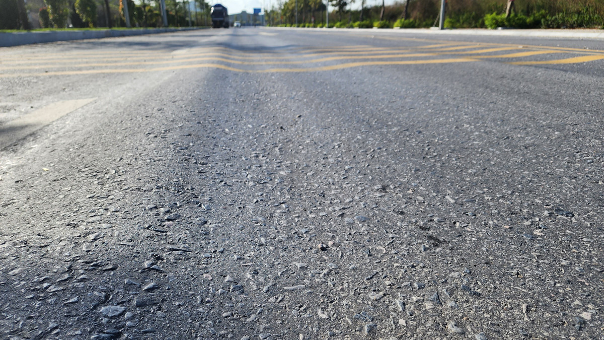 Được biết, sắp tới tuyến đường sẽ được thiết lập hồ sơ mời thầu bảo trì hàng năm. Tuy nhiên, trước mắt trách nhiệm trong việc để xảy ra hằn lún vẫn đang thuộc về Ban Quản lý dự án đầu tư xây dựng các công trình giao thông tỉnh Quảng Ninh (Chủ đầu tư).