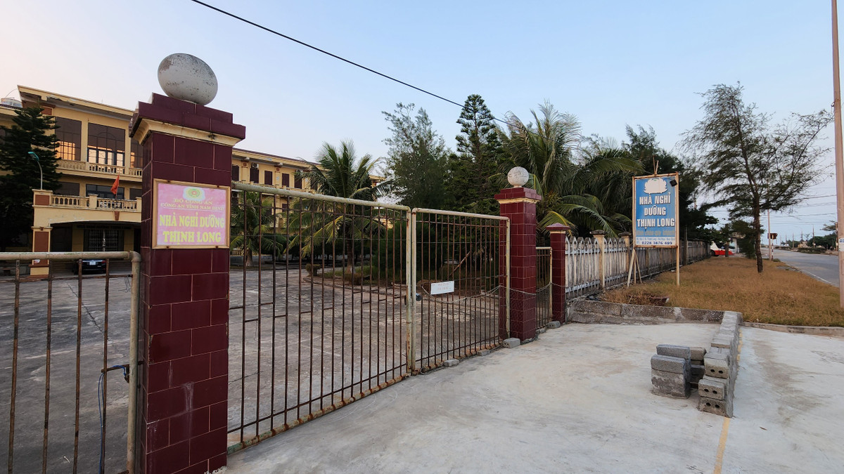 Hầu hết cơ sở lưu trú đóng cửa và bỏ hoang, xuống cấp.