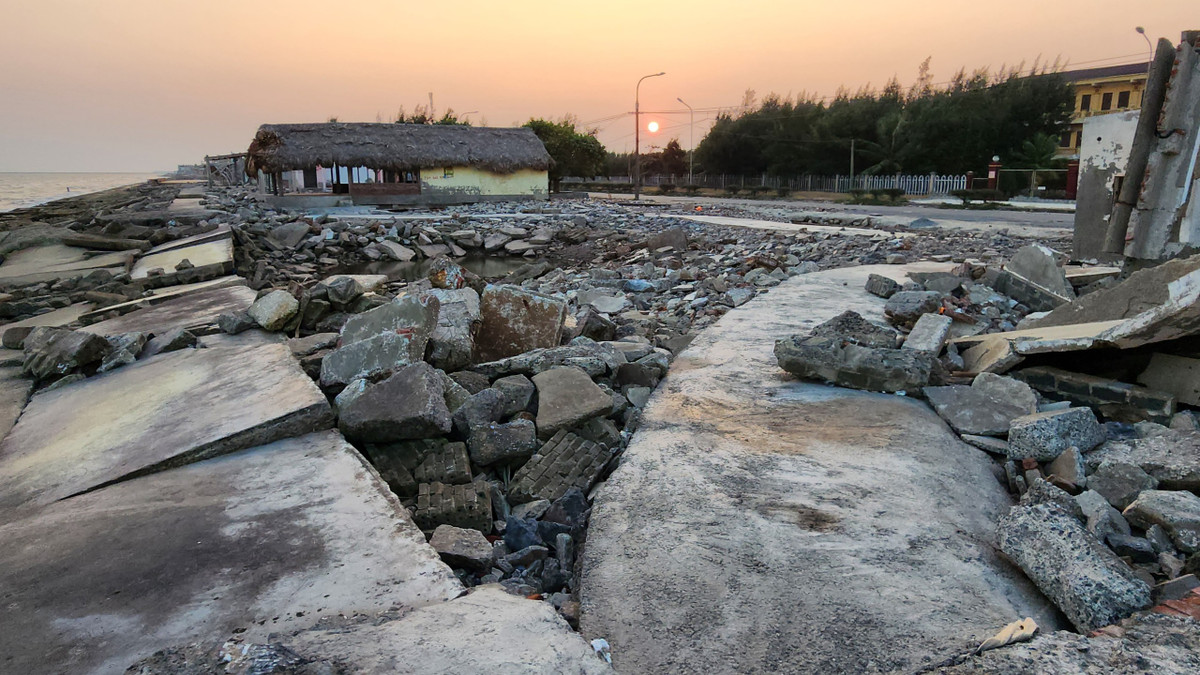 Nhưng khi xảy ra sự cố sạt lở từ năm 2017 đến nay, nhiều hoạt động kinh doanh và sinh hoạt của người dân tại đây chịu ảnh hưởng lớn.