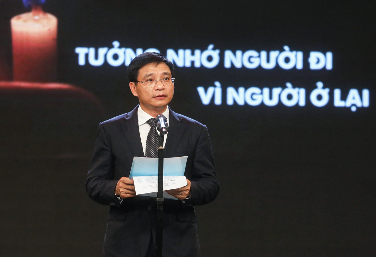 Phát biểu tại Lễ tưởng niệm, Bộ trưởng Bộ GTVT, Phó Chủ tịch thường trực Uỷ ban ATGT Quốc gia Nguyễn Văn Thắng cho biết, ở Việt Nam, hàng năm vẫn có gần 7.000 người thiệt mạng do TNGT, cùng với trên 11.000 người bị thương tật suốt đời. Chỉ riêng 11 tháng đầu năm nay, TNGT đã cướp đi hơn 6.000 người.