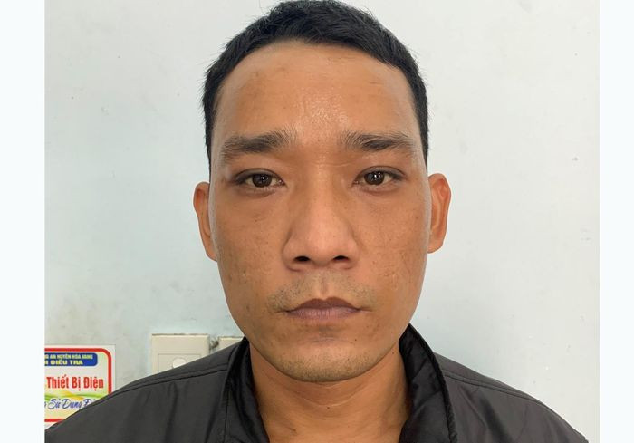  Trộm máy tính để ép chủ trả tiền lương: Để ép chủ trả tiền lương, Chu Mã Ngọc (35 tuổi, trú Quảng Nam) đã đột nhập vào trụ sở công ty ở huyện Hòa Vang (TP Đà Nẵng) để trộm 2 dàn máy tính. Tuy nhiên, chưa kịp nhận lương Ngọc đã bị bắt. Ngày 15/2, Công an huyện Hòa Vang cho biết đã khởi tố Ngọc điều tra về tội "Trộm cắp tài sản". 