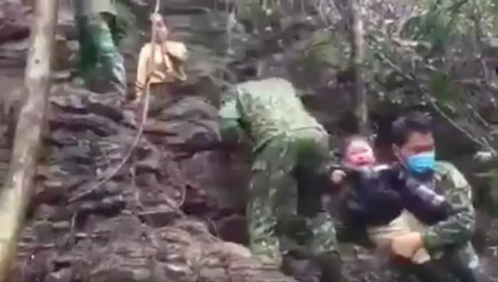 Cụ thể, khoảng 13h30 ngày 16/2, tổ tuần tra của Đồn Biên phòng Cửa khẩu Lý Vạn làm nhiệm vụ tại khu vực giữa mốc 857 và 858 thuộc xóm Khưa Thoang, xã Lý Quốc (huyện Hạ Lạng, tỉnh Cao Bằng).