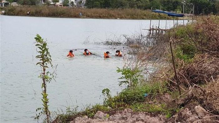  Tìm thấy thi thể ba người đàn ông tại hồ Suối Đá: Ngày 17/2, Công an huyện Hàm Thuận (Bình Thuận) khám nghiệm hiện trường, điều tra vụ việc ba người đàn ông tử vong tại hồ Suối Đá. Các nạn nhân được xác định: P.H.H (SN 1995), T.N (SN 1983) và N.V.V (SN 2000, đều trú huyện Hàm Thuận Bắc). Trước đó, ngày 16/2, 3 người này đi chài cá tại hồ Suối Đá; đến chiều cùng ngày, gia đình không thấy về nên đi tìm. 