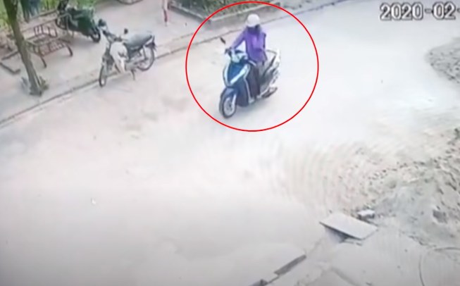 Ban chuyên án dồn cả vào mũi trinh sát rà soát camera an ninh và quan hệ nội ngoại của vợ chồng nạn nhân. Cuối cùng cũng có tia hy vọng khi phát hiện đối tượng nghi vấn mặc áo gió, đeo khẩu trang, găng tay, mũ bảo hiểm, chưa rõ nam hay nữ từ nhà nạn nhân đi ra nhưng thời gian phù hợp với khung thời gian xảy ra vụ án cũng như thời gian mà lực lượng pháp y xác định nạn nhân tử vong.