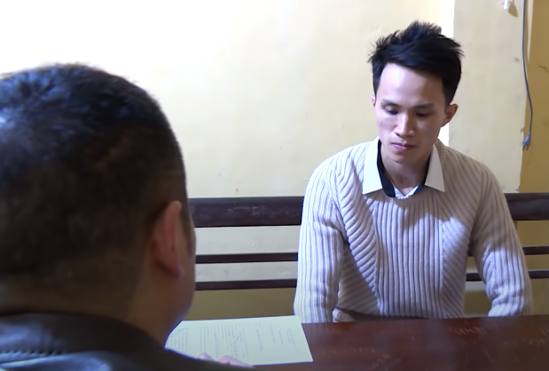 Để thực hiện ý định, Hưng đã lấy chìa khóa trong túi áo con trai bà Nhung rồi đem đi sao chép. Hưng khai không có đủ gan trộm cắp hay cướp đoạt tài sản của người lạ, nhưng với bác ruột mình thì hắn nắm rõ đường đi lối lại cũng như nếp sinh hoạt của mọi người trong gia đình. Bởi vậy, sau khi có chìa khóa, Hưng chọn ngày 20/2/2020 để ra tay, mang theo chiếc dùi cui điện cùng quần áo, găng tay rồi đi xe máy từ Hà Nội lên Bắc Ninh.