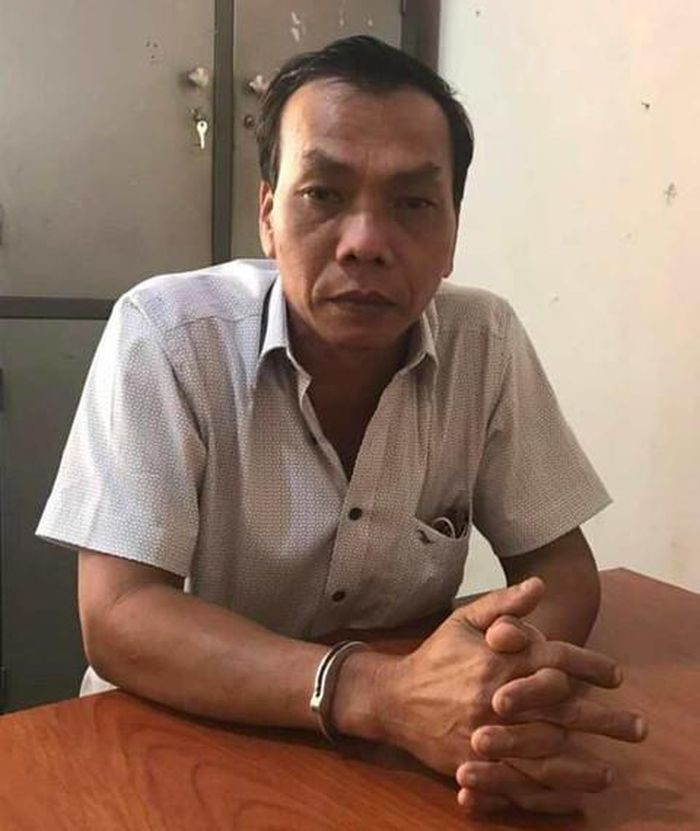  Trốn khỏi nơi giam giữ, thay tên đổi họ 12 năm vẫn không thoát: Ngày 11/2, Công an huyện Tư Nghĩa (Quảng Ngãi) cho biết vừa bắt được Huỳnh Xuân Huy (SN 1975, quê Quảng Ngãi). Huy làm nghề lái xe, bị khởi tố về tội “Vi phạm quy định về tham gia giao thông đường bộ”. Năm 2010, Huy bỏ trốn khỏi nhà tạm giữ Công an huyện Tư Nghĩa sau đó thay tên đổi họ, 12 năm sau Huy bị Công an bắt giữ. 