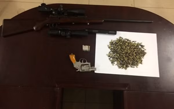 Tuy nhiên, vào tháng 7/2017, Công an quận Hoàn Kiếm phát hiện Long "máy chém" đang lái ô tô từ Hưng Yên về Hà Nội nên tổ chức bắt giữ. Khi lái xe đến con phố trung tâm Hà Nội, gã bị cảnh sát khống chế. Trên chiếc xế hộp Long lái, lực lượng chức năng thu giữ hơn 300 viên đạn súng. 