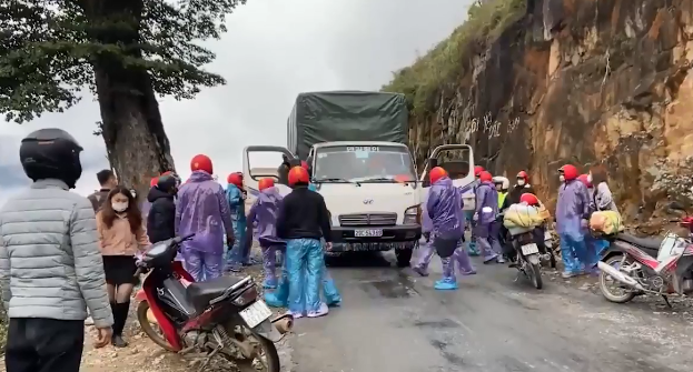 Ha Giang: Cong an giu mot nguoi trong nhom phuot thu hanh hung tai xe