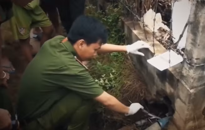 Tài giật lấy đôi bông tai và cùng người tình đem bán với số tiền 860.000 đồng. Sau đó, cả hai bắt xe lên Bình Phước trốn. Con dao được Tài ném xuống ống cống gần nhà của bà Vân.