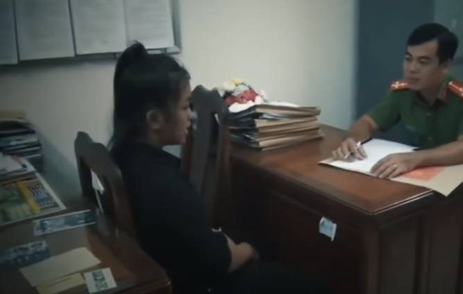 Còn Nhi khai nhận, Bà Vân là bà ngoại sau của Nhi. Trước đây gia đình Nhi sống gần nhà nạn nhân. Sau đó, gia đình rời quê lên huyện Bù Đốp, tỉnh Bình Phước lập nghiệp.