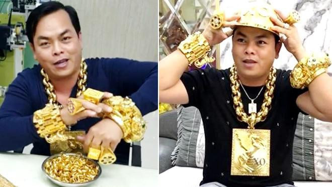 Không những thế, dàn xe biển số ngũ quý của Phúc XO cũng là biển giả. Trước đây, Phúc XO khoe có 300 tỷ đồng trong ngân hàng cùng nhiều bất động sản. Thế nhưng, cha Phúc XO, ông Trần Văn Tri tiết lộ con trai chưa cho cha mẹ đồng nào, hết tiền là về mượn và khoe vàng để lấy tiếng. Bản thân ông thế chấp ngân hàng căn nhà này gần 4 tỷ cho Phúc XO làm ăn, hằng ngày vẫn chạy xe tải để buôn bán dầu ăn và thức ăn gia súc.