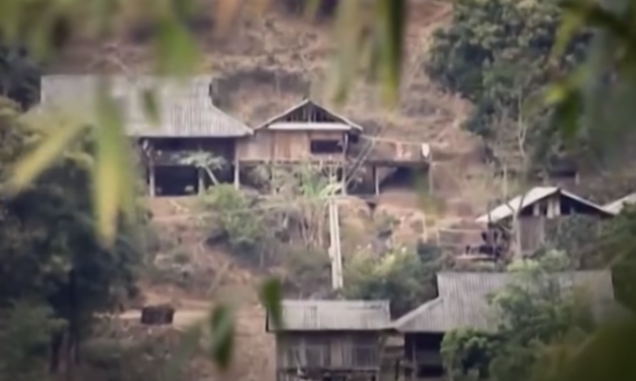 Bản Pú Hồng A, xã Pú Hồng có địa hình xa xôi, hiểm trở, cộng thêm trình độ dân trí người dân khá thấp, nên công tác điều tra, tìm kiếm tung tích nạn nhân của lực lượng chức năng gặp rất nhiều khó khăn. Ban chuyên án đã tổ chức nhiều mũi trinh sát để nắm tình hình cơ sở, đồng thời vận động người dân tham gia đấu tranh tố giác tội phạm. Suốt nhiều ngày trời, các ngóc ngách tại xã Pú Hồng và địa bàn lân cận được tìm kiếm, nhưng thông tin về chị Quàng Thị Mấng vẫn bặt tăm. Vụ án tưởng chừng đi vào ngõ cụt.