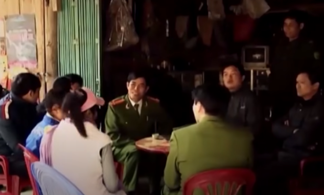 Ngay sau khi tiếp nhận tin báo, Công an huyện Điện Biên Đông đã nhanh chóng huy động lực lượng xuống địa bàn tiến hành các bước xác minh thông tin ban đầu. Được biết, chị Mấng là người hiền lành, quá trình làm ăn không xảy ra mâu thuẫn, gây thù chuốc oán với bất cứ ai. Do trước khi mất tích, chị Mấng có mang theo số tiền 30 triệu đồng, nên cơ quan điều tra không loại trừ khả năng đây có thể đây là vụ án giết người, cướp tài sản.