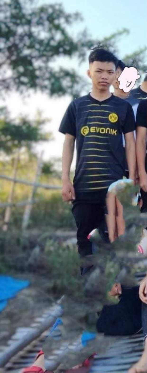 Theo chị Hồ Thị Cẩm Nhung (22 tuổi, là chị họ của Nghĩa), chị em có thống nhất là khi Nghĩa vào đến Bến xe Miền Đông thì báo để chị ra đón. Tuy nhiên, chị Nhung chờ mãi vẫn không thấy Nghĩa gọi lại. Nóng ruột trong suốt buổi sáng 12/2, chị Nhung liên tục gọi cho Nghĩa nhưng không được, nhắn tin nhưng không thấy trả lời.