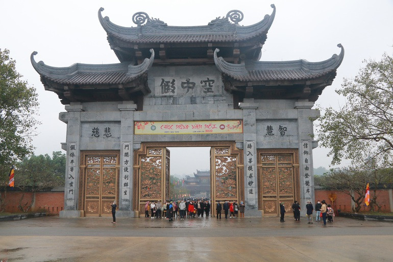 Chùa Bái Đính - ngôi chùa giữ nhiều kỷ lục Việt Nam và thế giới vẫn đang là điểm tham quan được du khách thập phương chọn lựa hàng đầu khi đến vùng đất cố đô Hoa Lư. 