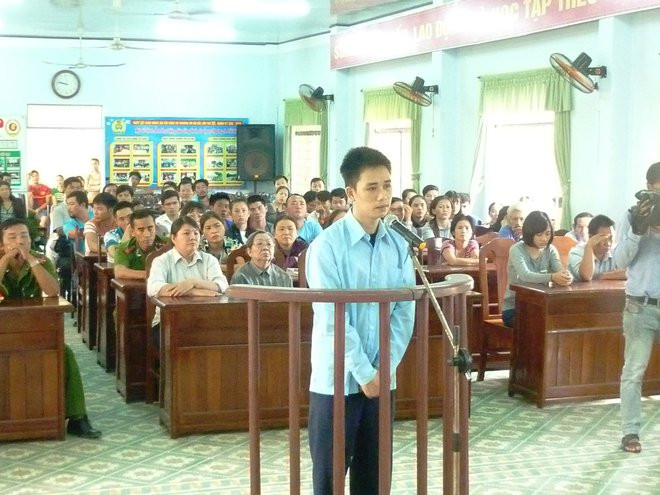 Ngày 9/11/2015, TAND Cấp cao tại Đà Nẵng tuyên chung thân cho Hoàng Văn Hậu về tội Giết người và Cướp tài sản.