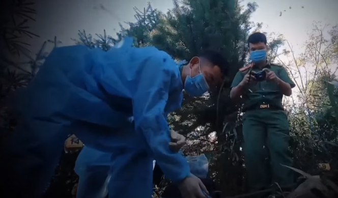 Sau nỗ lực tìm kiếm của lực lượng Công an và gia đình nạn nhân, thi thể anh Má A V. được tìm thấy tại khu đồi thuộc bản Lằn Giẳng, xã Mường Than, huyện Than Uyên. Ngay sau khi phát hiện thi thể, lực lượng chức năng nhanh chóng phong tỏa, khám nghiệm hiện trường và khám nghiệm tử thi nạn nhân.