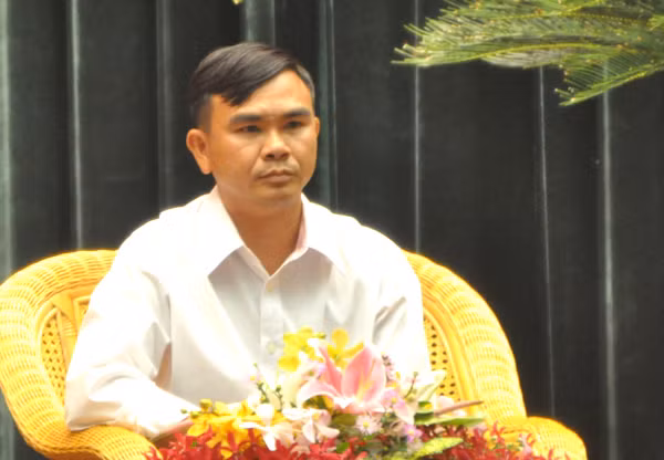 Dù làm được nhiều việc, tuy nhiên anh Hùng vẫn cho rằng chưa trả hết nợ với đời. “Tại xưởng tôi cũng có nhiều bạn nữ đến xin việc nhưng nghề điêu khắc rất cực, chỉ dành cho đàn ông. Tôi ước mình có đủ điều kiện để mở một tổ may, có thể nhận các chị em vào dạy nghề, làm việc. Tâm niệm là thế nhưng đã hai năm rồi chưa làm được”, Anh Hùng tâm sự. 