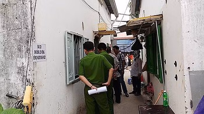  Phát hiện con trai 10 tuổi tử vong bất thường: Ngày 10/2, UBND xã Quỳnh Bảng (huyện Quỳnh Lưu, tỉnh Nghệ An) cho biết, chiều 9/2, vợ chồng anh T.Đ.T (42 tuổi, trú tại địa phương) đi đám giỗ về thì thấy con trai là T.T.Đ (10 tuổi) tử vong với những dấu hiệu bất thường. Hiện cơ quan chức năng đang điều tra, làm rõ. (Ảnh minh hoạ) 