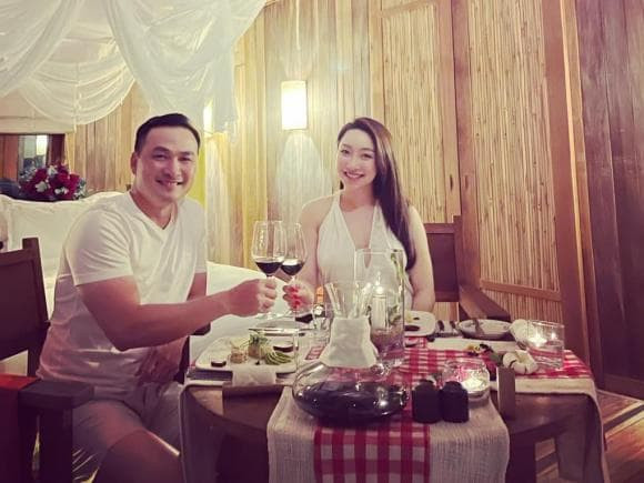 Chi Bảo làm tiệc đầy tháng cực hoành tráng cho con trai - Hình 4 Chi Bao lam tiec day thang cuc hoanh trang cho con trai-Hinh-4