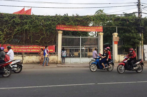 Hàng chục người dân truy bắt kẻ sàm sỡ rồi đâm chết cô gái Hang chuc nguoi dan truy bat ke sam so roi dam chet co gai