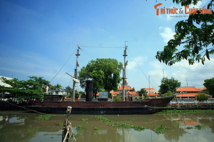 Trong trận đánh này ông cùng các cộng sự đã đánh chiếm và đốt cháy pháo hạm Espérance của Pháp trên vàm sông Nhật Tảo (tỉnh Long An ngày nay). Mô hình của pháo hạm này đã được dựng ở khúc kênh trước đình thần Nguyễn Trung Trực tại Rạch Giá.