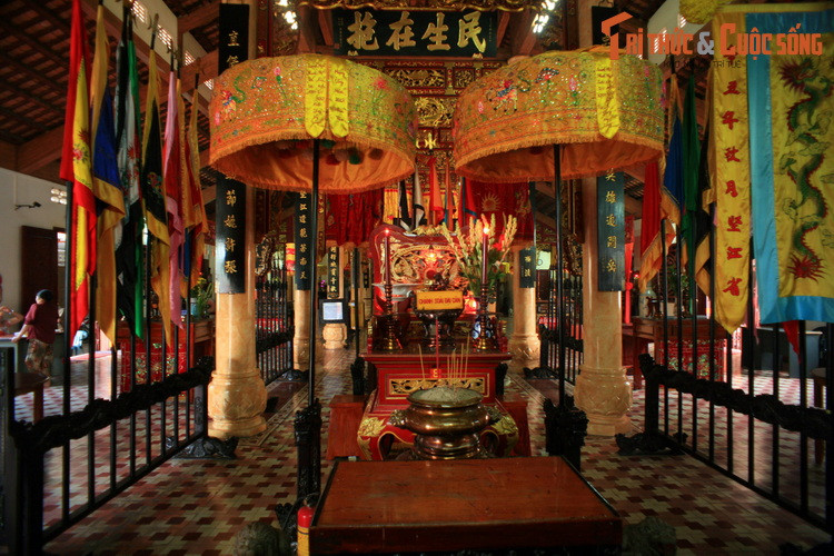 Sau khi Nguyễn Trung Trực bị xử tử ngày 27/10/1868, những người dân yêu nước ở Rạch Giá đã bí mật thờ ông trong đền thờ Nam Hải đại tướng quân (cá Ông).