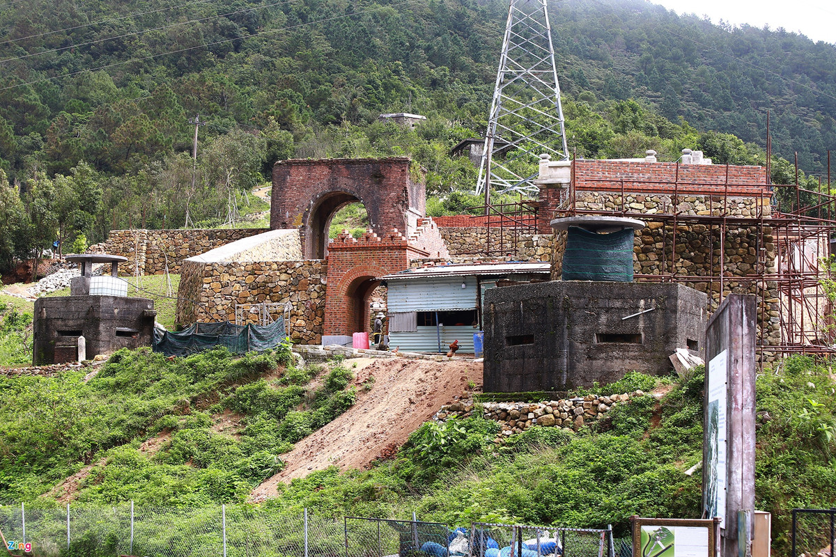 Toàn cảnh di tích lịch sử quốc gia Hải Vân quan thời điểm đầu tháng 12/2022, với nhiều công trình được xây dựng mới. Ảnh: Zingnews.vn.