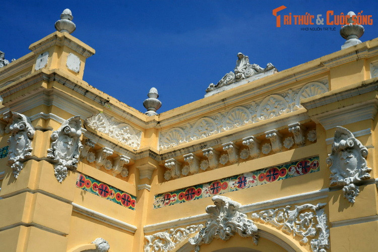 Theo các cư dân địa phương, kể từ khi được xây dựng, dù được trưng dụng cho mục đích gì, tòa nhà cũng luôn “ấm hơi người”. Tại đây, lúc nào cũng đông đúc người qua lại.