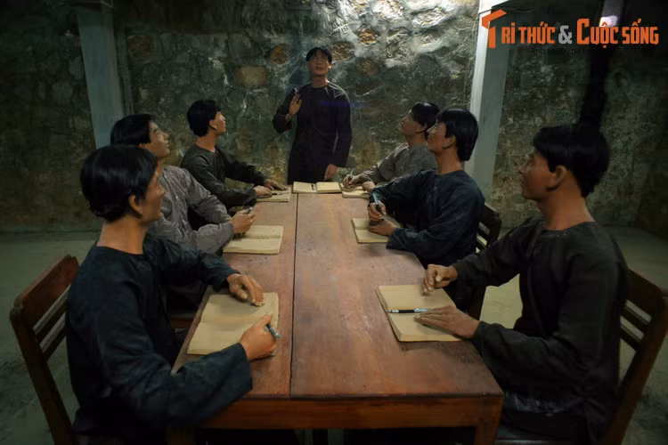 Vào năm 1941, tầng hầm này là nơi diễn ra cuộc họp của Tỉnh ủy Hậu Giang, sau đó thành lập Tỉnh ủy Lâm thời Rạch Giá.