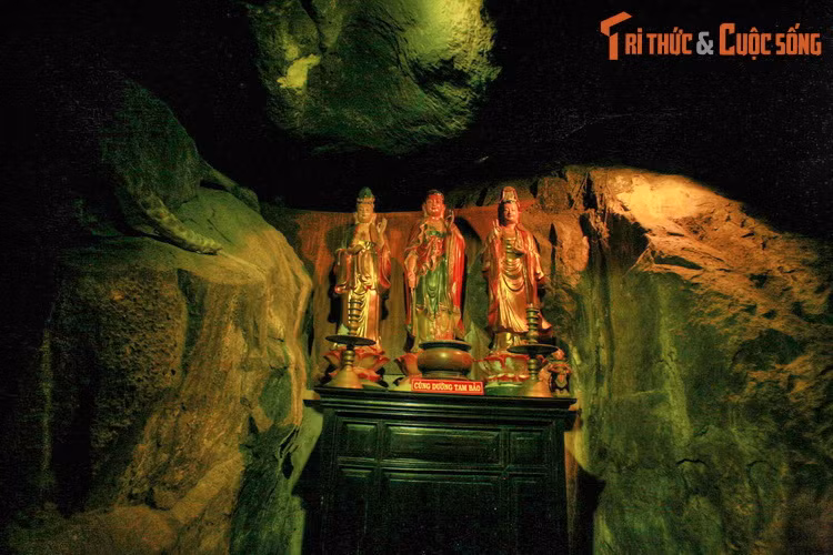 Năm 1885, do cảm mến đức độ của sư nữ Diệu Thiện, ông phán Thông (Nguyễn Ngọc Cang) ở Châu Đốc và nhân dân quanh vùng đã tự quyên góp tiền của, xây dựng lại chùa. Hang núi gắn với giai thoại xưa đã được sửa chữa và mở rộng để làm nơi thờ chư Phật.