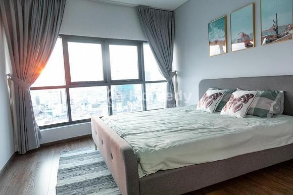 Hài hòa với tổng thể căn nhà, phòng ngủ của Minh Tú cũng được thiết kế với gam màu nhẹ nhàng. Ảnh: Homedy