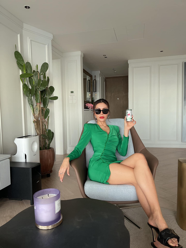 Đáng chú ý, siêu mẫu Minh Tú tiết lộ toàn bộ nội thất bài trí trong nhà đều do một tay cô tự lên ý tưởng thiết kế và sắp đặt. Ảnh: Dân Việt