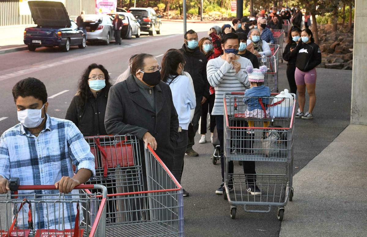 Cuoc song ben trong thanh pho bi phong toa lau nhat the gioi vi COVID-19-Hinh-2