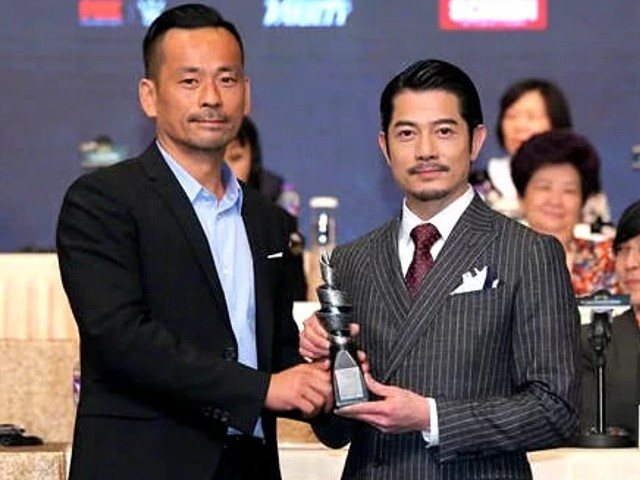 Châu Trác Hoa là chủ tập đoàn Suncity (hoạt động trong nhiều lĩnh vực từ chứng khoán, bất động sản, giải trí) và nhiều sòng bài lớn tại Trung Quốc. Châu Trác Hoa còn được mệnh danh là "vua con" trong lĩnh vực kinh doanh sòng bài - sau ông trùm quá cố Hà Hồng Sân.