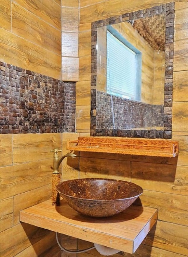 Phòng tắm mộc mạc và gọn gàng. Ảnh: Dân Việt