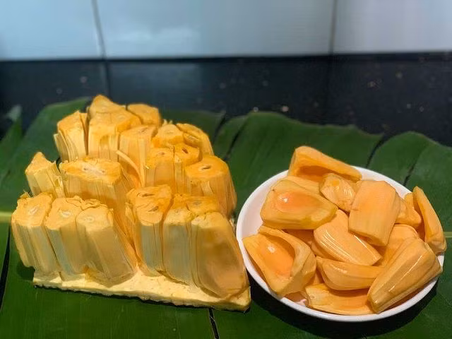 Thế nhưng, năm ngoái, nhiều cư dân mạng xôn xao khi siêu thực phẩm bình dân này được bày bán ở các siêu thị Nhật Bản với giá vô cùng đắt đỏ. Ảnh: Foodnews.