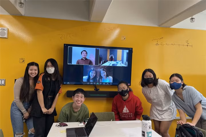 Lan dau tien tieng Viet duoc day tai 2 dai hoc hang dau the gioi