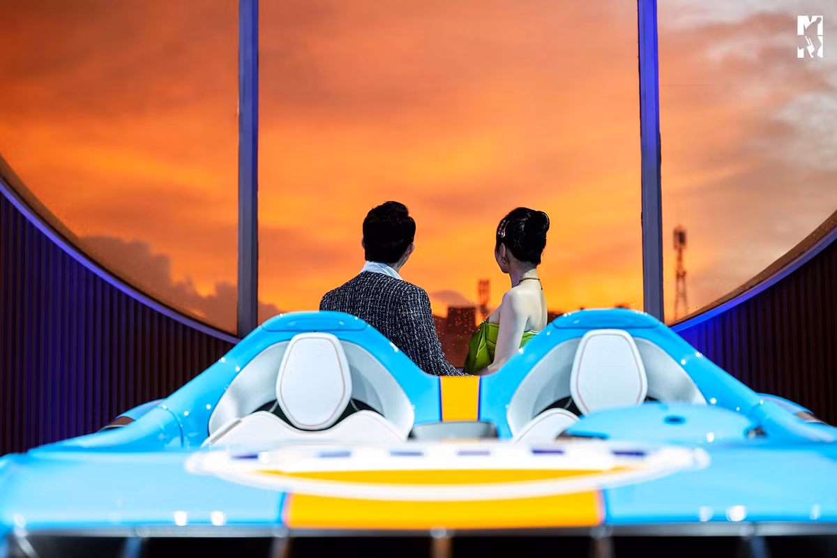 Ước tính, những vật phẩm góp mặt trong buổi kỷ niệm ngày cưới của vợ chồng đại gia Minh nhựa lên tới khoảng 200 tỷ đồng. Nguồn ảnh: FBNV