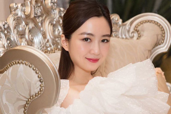 Ái nữ Tập đoàn Tân Hoàng Minh khá thoải mái chia sẻ những bức ảnh thân thiết cùng 2 anh trai cũng như cuộc sống ngập tràn đồ hiệu. Tuy vậy, cô nàng ít xuất hiện trước truyền thông, chỉ thỉnh thoảng tham gia vài sự kiện cùng mẹ. Ảnh: Vietnamnet