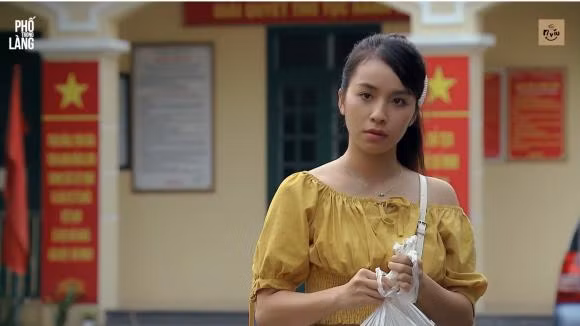 Ve goi cam cua Tran Van gai xinh trong phim 'Pho trong lang'