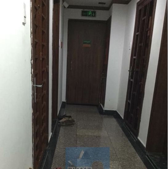 Phía ngoài căn hộ của Trường Giang. Ảnh FB Bí mật showbiz